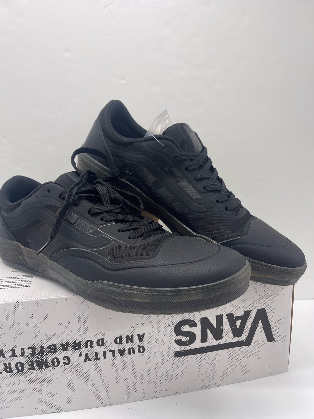Vans Men’s Ave Leather Black
VN0A5JIBBLK Sneakers - Picture 4 of 15